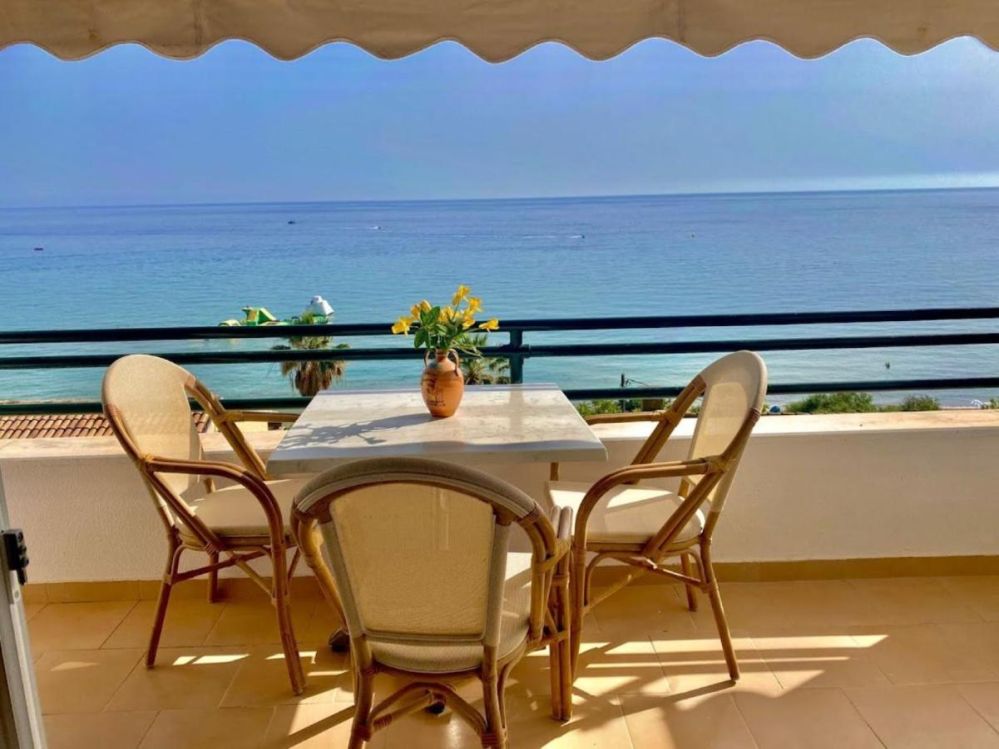 Menigos Resort Glyfada